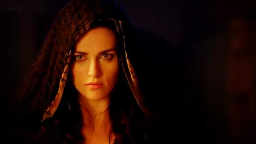 Katie McGrath in una delle più convincenti interpretazioni della maga... in "Merlin"!